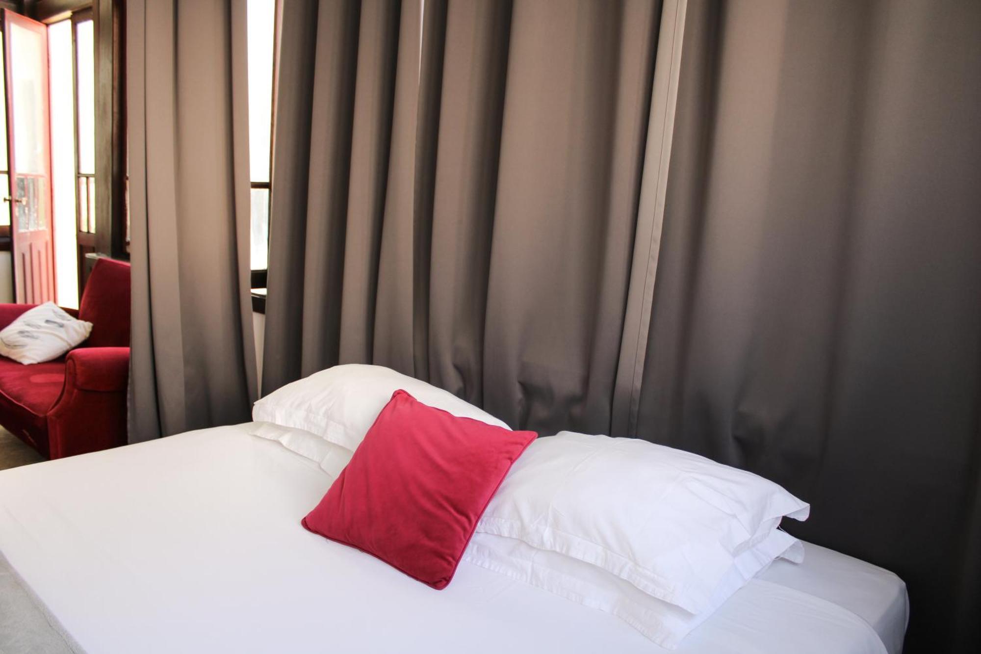 Urban Suites อาเวโร ภายนอก รูปภาพ